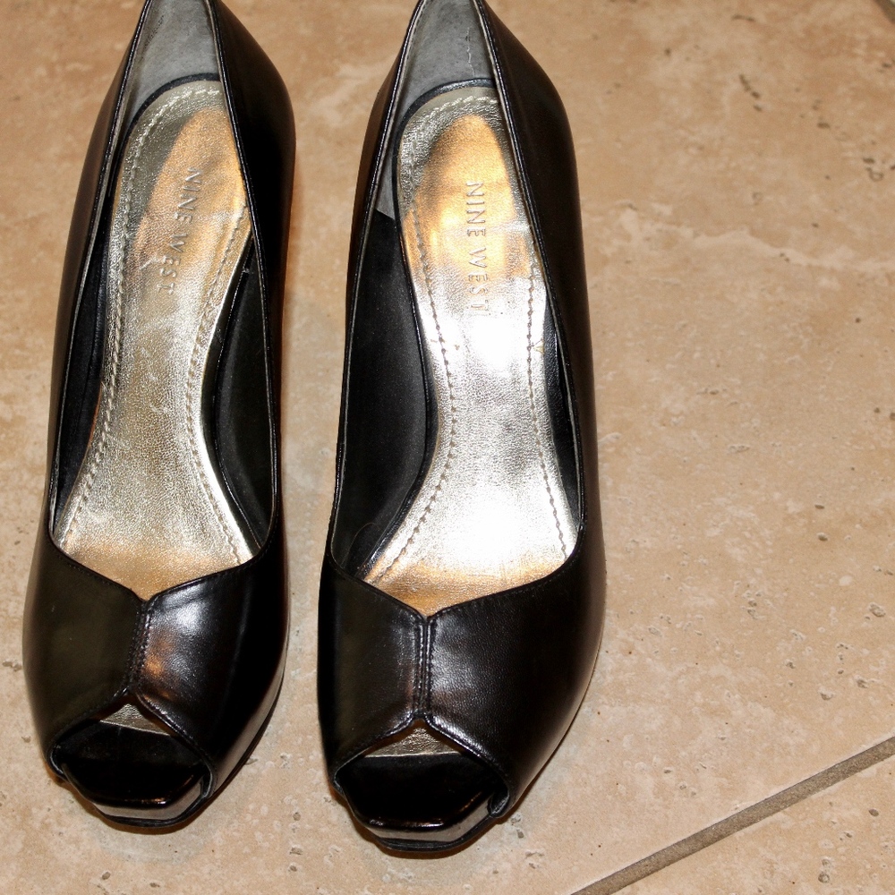 Nine West Black Leather Peep Toe Pumps